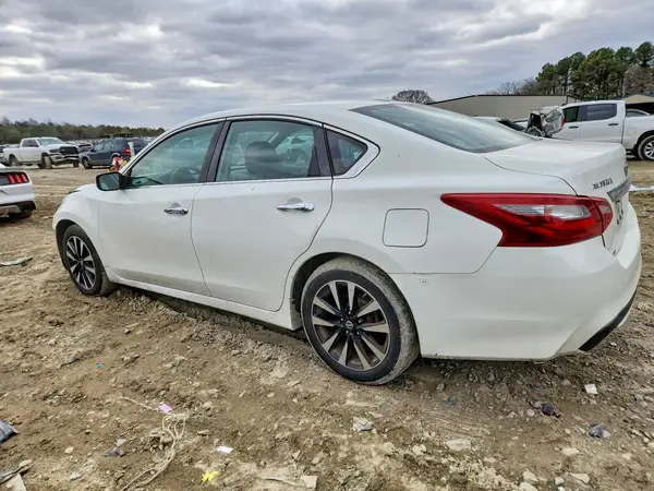 1N4AL3AP3JC268281 2018 NISSAN ALTIMA - Image 2