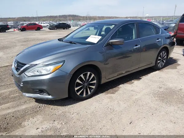 1N4AL3AP3JC268717 2018 NISSAN ALTIMA - Image 2