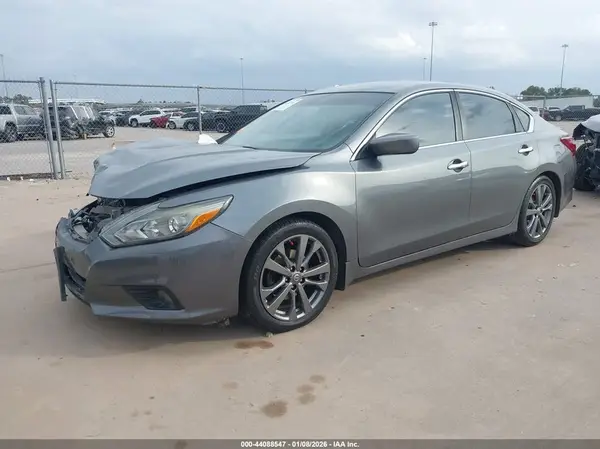 1N4AL3AP3JC272783 2018 NISSAN ALTIMA - Image 2