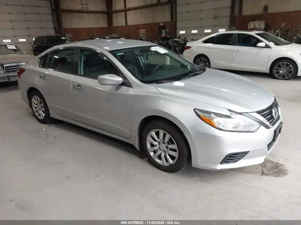 1N4AL3AP3JC281581 2018 NISSAN ALTIMA - Image 1