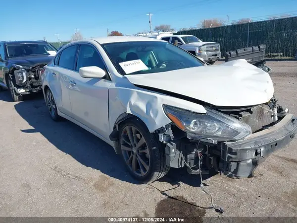 1N4AL3AP3JC284917 2018 NISSAN ALTIMA - Image 1
