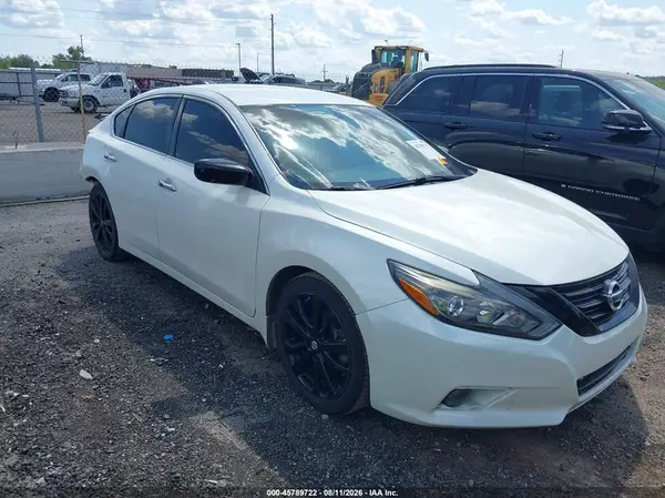 1N4AL3AP3JC298154 2018 NISSAN ALTIMA - Image 1