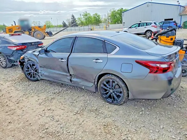 1N4AL3AP3JC470165 2018 NISSAN ALTIMA - Image 2