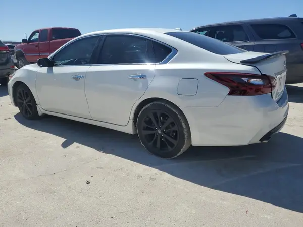 1N4AL3AP3JC472305 2018 NISSAN ALTIMA - Image 2