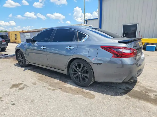 1N4AL3AP3JC478329 2018 NISSAN ALTIMA - Image 2