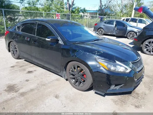 1N4AL3AP4GC162978 2016 NISSAN ALTIMA - Image 1