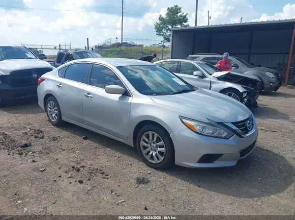 1N4AL3AP4GN352302 2016 NISSAN ALTIMA - Image 1