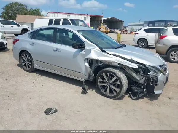 1N4AL3AP4HC120246 2017 NISSAN ALTIMA - Image 1