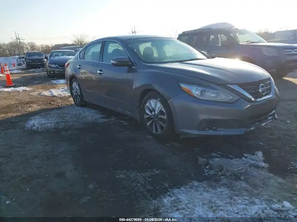 1N4AL3AP4HC124054 2017 NISSAN ALTIMA - Image 1