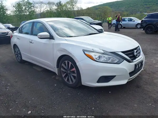 1N4AL3AP4HC126970 2017 NISSAN ALTIMA - Image 1