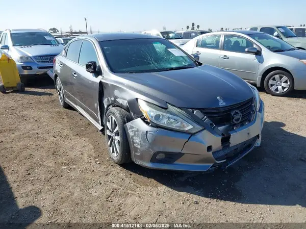 1N4AL3AP4HC131344 2017 NISSAN ALTIMA - Image 1