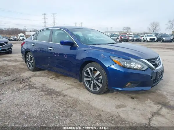 1N4AL3AP4HC131957 2017 NISSAN ALTIMA - Image 1