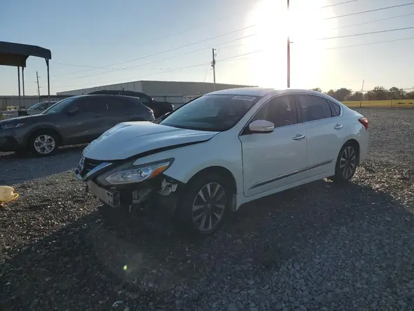 1N4AL3AP4HC137189 2017 NISSAN ALTIMA - Image 1