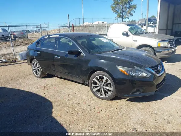 1N4AL3AP4HC143607 2017 NISSAN ALTIMA - Image 1