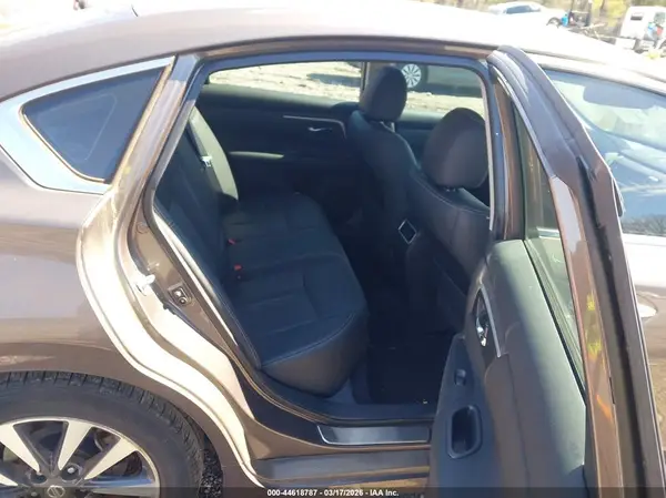 1N4AL3AP4HC163100 2017 NISSAN ALTIMA - Image 8