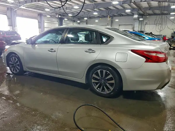 1N4AL3AP4HC175036 2017 NISSAN ALTIMA - Image 2