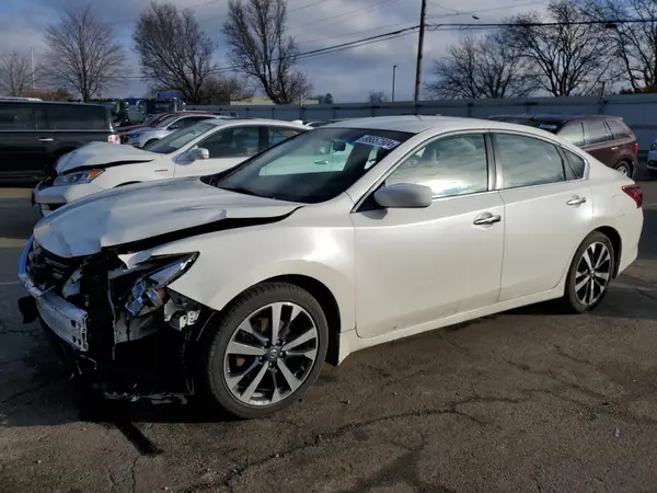 1N4AL3AP4HC196890 2017 NISSAN ALTIMA - Image 1