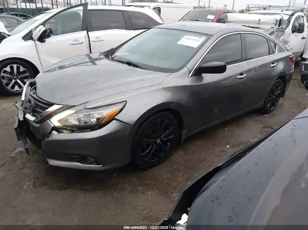 1N4AL3AP4HC241679 2017 NISSAN ALTIMA - Image 2