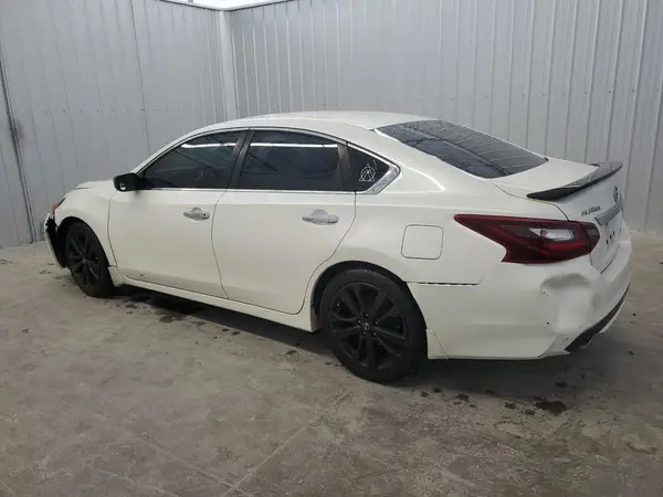 1N4AL3AP4HC250012 2017 NISSAN ALTIMA - Image 2