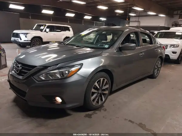 1N4AL3AP4HC257641 2017 NISSAN ALTIMA - Image 2