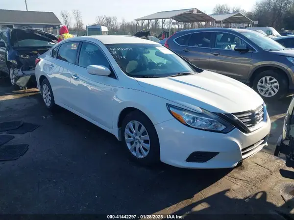 1N4AL3AP4HC258031 2017 NISSAN ALTIMA - Image 1