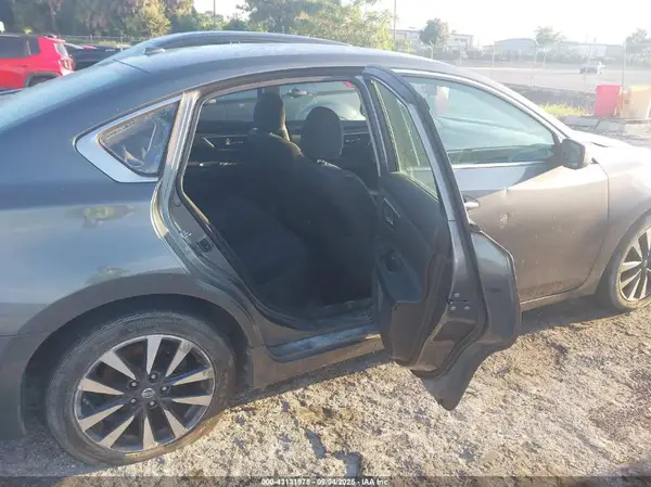 1N4AL3AP4HC267215 2017 NISSAN ALTIMA - Image 8