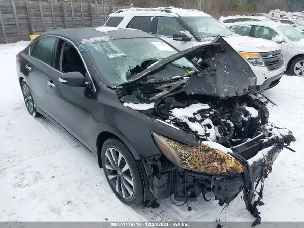 1N4AL3AP4HC269773 2017 NISSAN ALTIMA - Image 1