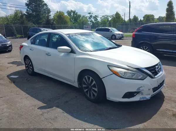 1N4AL3AP4HC270079 2017 NISSAN ALTIMA - Image 1