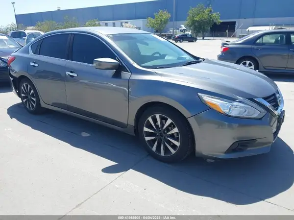 1N4AL3AP4HC271765 2017 NISSAN ALTIMA - Image 1