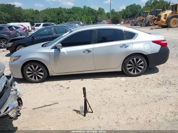 1N4AL3AP4HC275024 2017 NISSAN ALTIMA - Image 2