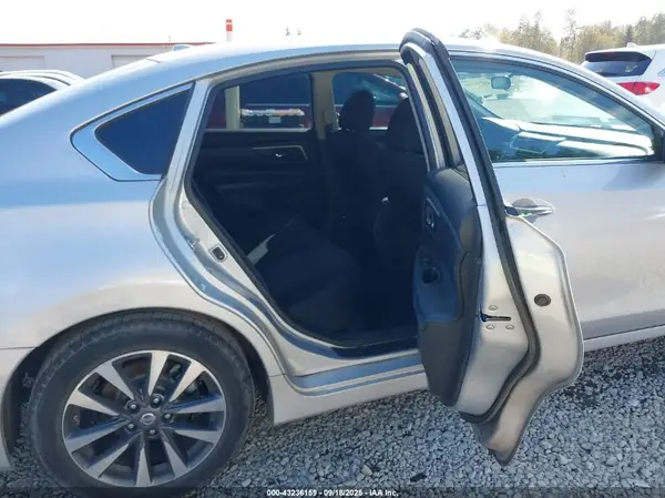 1N4AL3AP4HC284340 2017 NISSAN ALTIMA - Image 8
