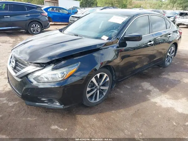1N4AL3AP4HC473960 2017 NISSAN ALTIMA - Image 2