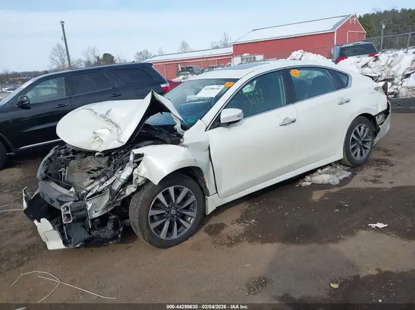 1N4AL3AP4HC475014 2017 NISSAN ALTIMA - Image 2