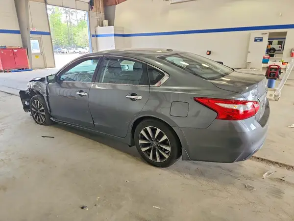 1N4AL3AP4HC477054 2017 NISSAN ALTIMA - Image 2