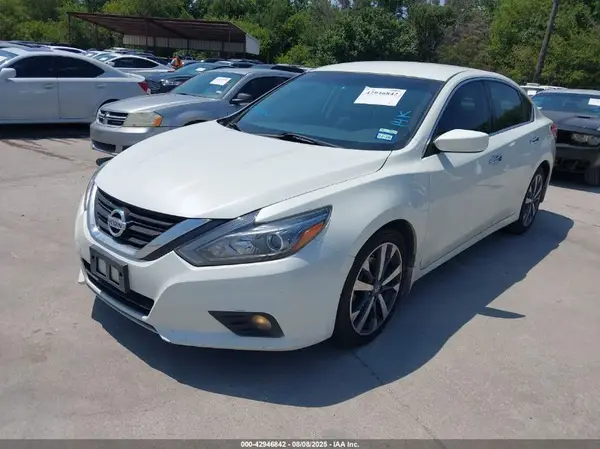 1N4AL3AP4HC478978 2017 NISSAN ALTIMA - Image 2