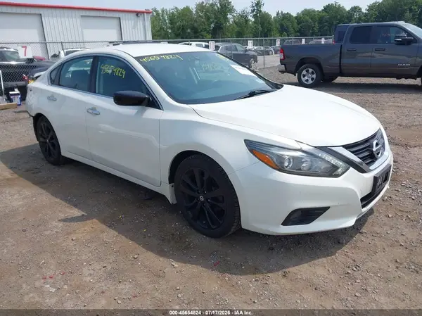 1N4AL3AP4HC486384 2017 NISSAN ALTIMA - Image 1