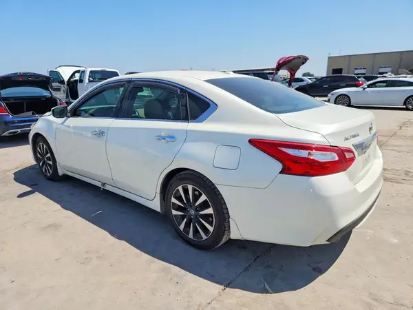 1N4AL3AP4HC488717 2017 NISSAN ALTIMA - Image 2