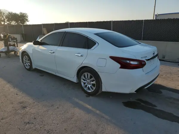 1N4AL3AP4JC101301 2018 NISSAN ALTIMA - Image 2