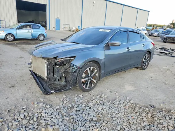 1N4AL3AP4JC105557 2018 NISSAN ALTIMA - Image 1