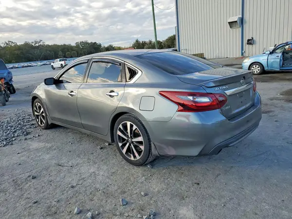 1N4AL3AP4JC105557 2018 NISSAN ALTIMA - Image 2