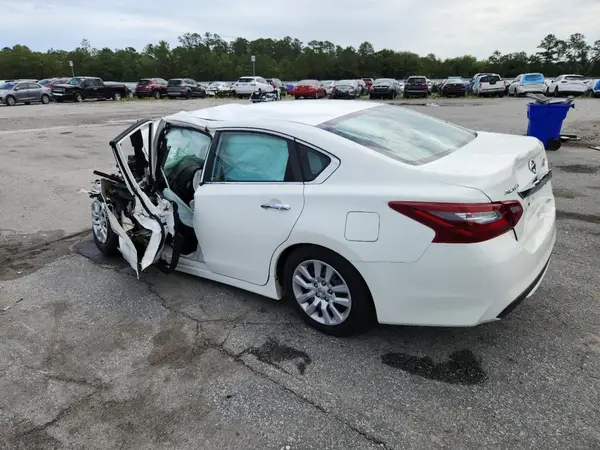 1N4AL3AP4JC106966 2018 NISSAN ALTIMA - Image 2