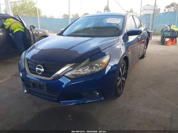 1N4AL3AP4JC120558 2018 NISSAN ALTIMA - Image 2