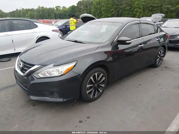 1N4AL3AP4JC122262 2018 NISSAN ALTIMA - Image 2