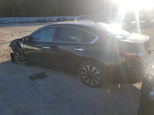1N4AL3AP4JC123895 2018 NISSAN ALTIMA - Image 2