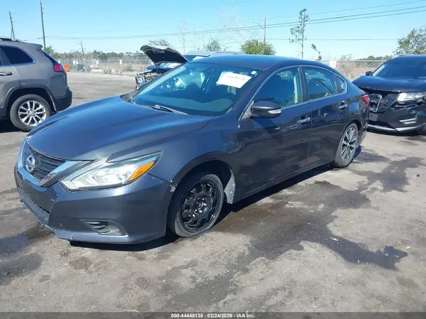 1N4AL3AP4JC125369 2018 NISSAN ALTIMA - Image 2