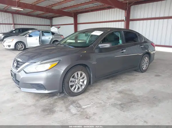 1N4AL3AP4JC125873 2018 NISSAN ALTIMA - Image 2