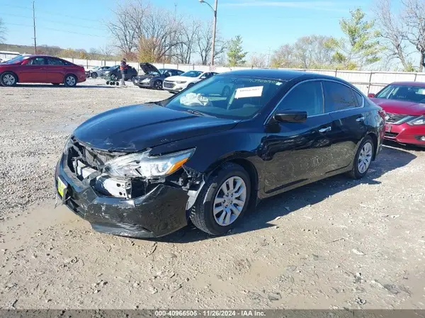 1N4AL3AP4JC137585 2018 NISSAN ALTIMA - Image 2