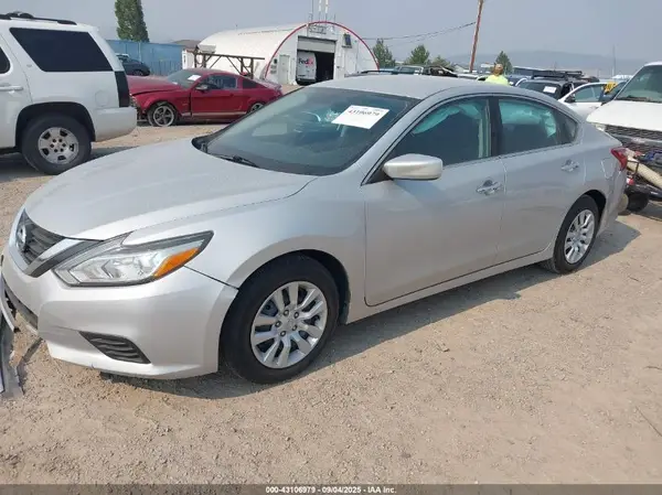 1N4AL3AP4JC137909 2018 NISSAN ALTIMA - Image 2