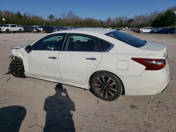 1N4AL3AP4JC149753 2018 NISSAN ALTIMA - Image 2
