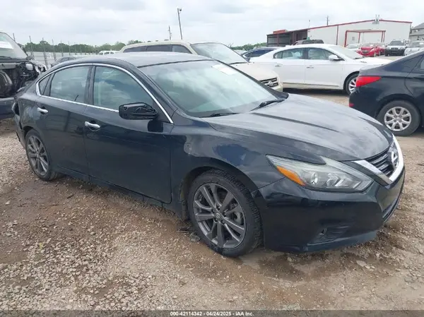 1N4AL3AP4JC153060 2018 NISSAN ALTIMA - Image 1